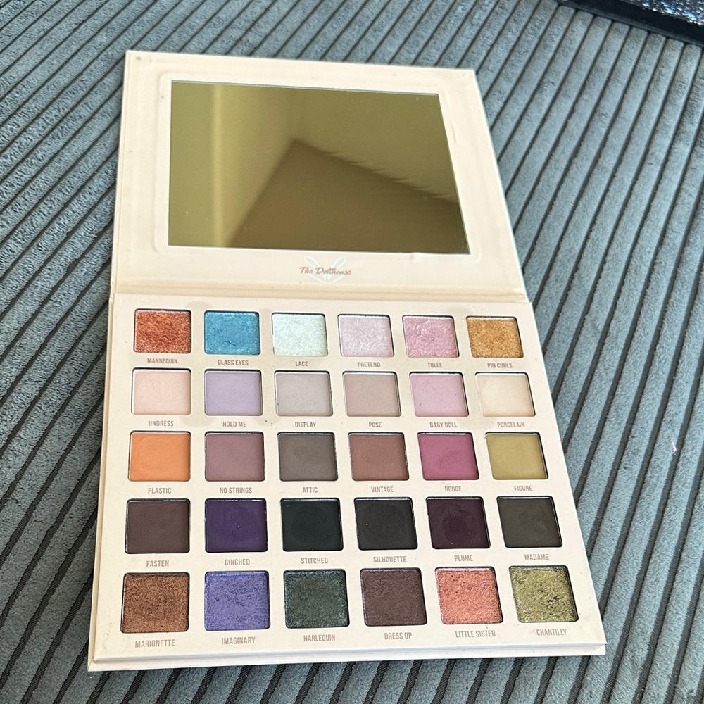 Blend Bunny Cosmetics - The Dollhouse